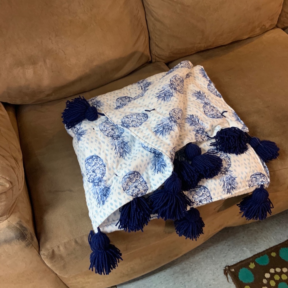 Pineapple Throw with/tassels